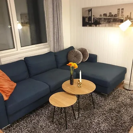 Strand Apartments *