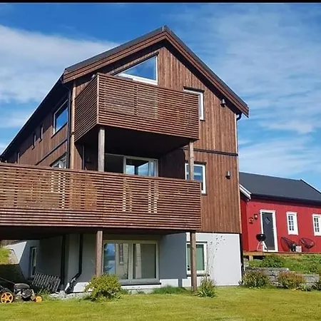 Strand Apartments *